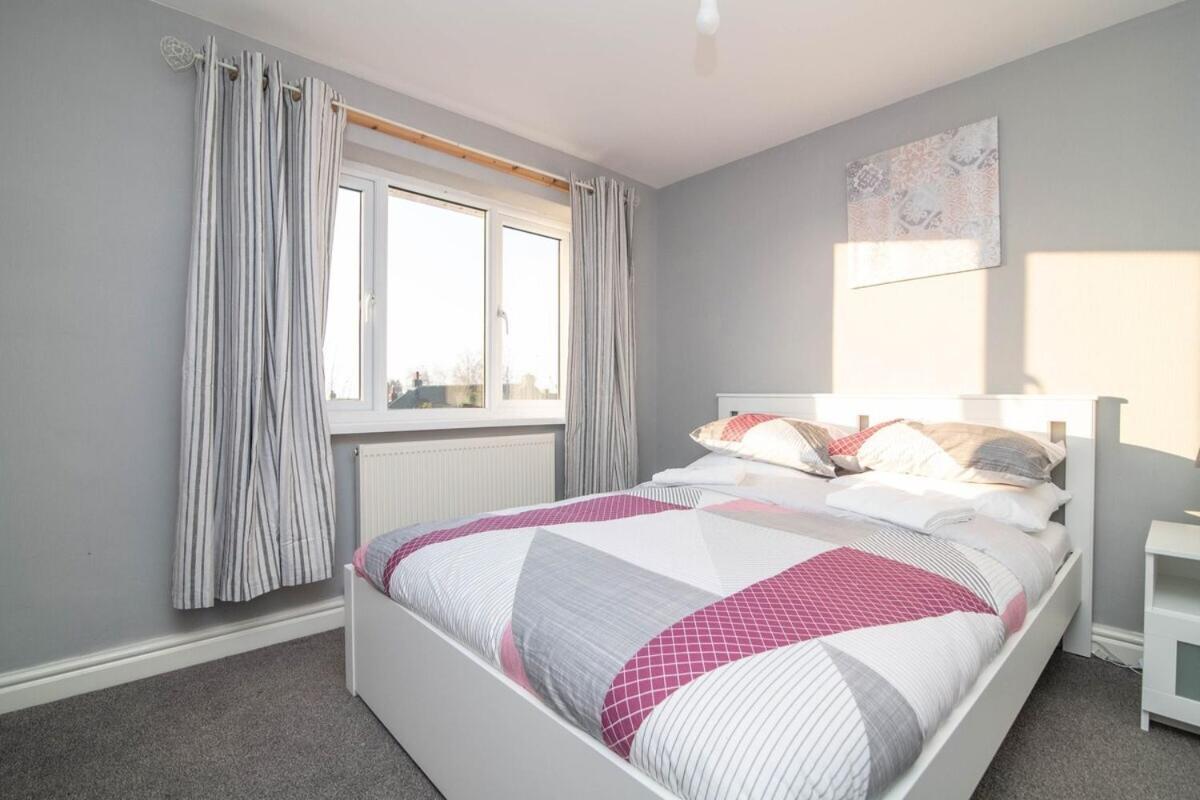 Spacious Two Bed House With Parking And Garden Dudley Dış mekan fotoğraf