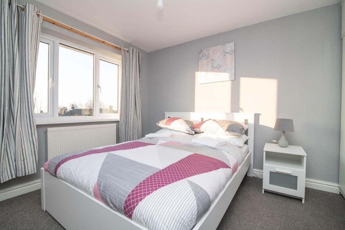 Spacious Two Bed House With Parking And Garden Dudley Dış mekan fotoğraf